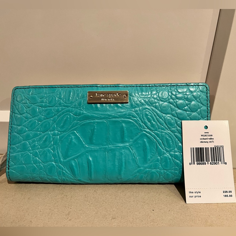 BNWT Kate Spade Zoey wallet in turquoise embossed croc pattern